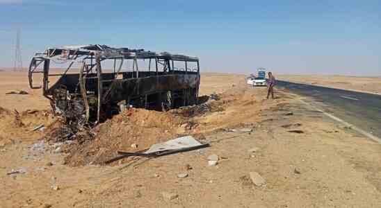 Egypte 10 personnes tuees lorsquun bus rempli de touristes