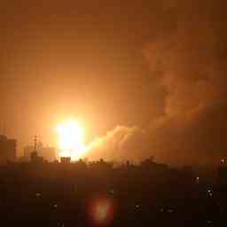 Israel frappe Gaza apres une attaque a la roquette les
