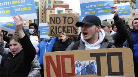 Les fans de Chelsea protestent contre la famille Ricketts avant