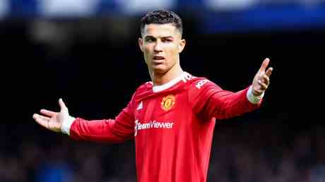 Ronaldo sexcuse aupres dun fan autiste pour un telephone casse