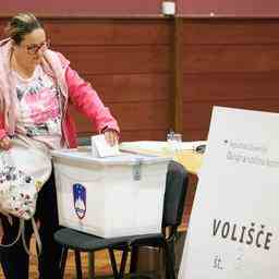 Un nouveau venu liberal vert remporte les elections slovenes face