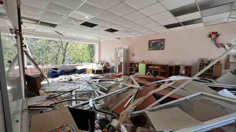 Une école endommagée à Kharkiv