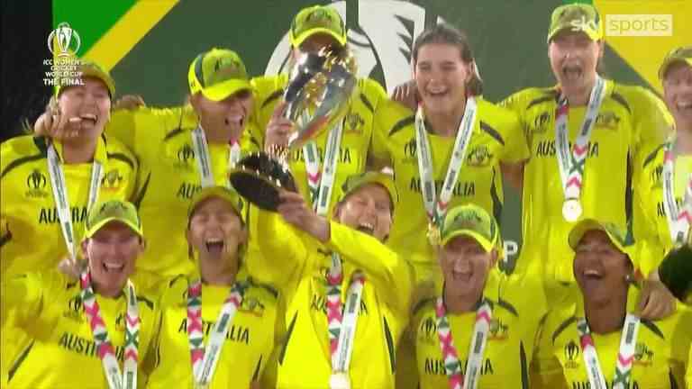 L'Australie soulève le trophée de la Coupe du monde féminine pour la septième fois après avoir battu l'Angleterre en finale 2022