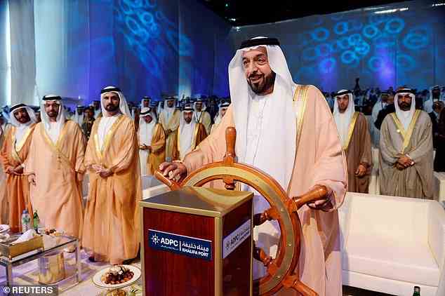 Il survient après la mort du président des Émirats arabes unis, Sheikh Khalifa bin Zayed, après une bataille contre une maladie