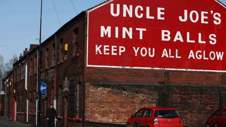 Vue générale de l'usine Santus à Wigan où sont fabriquées les boules à la menthe d'Uncle Joe's.  L'usine produit des bonbons depuis 1898, le mercredi 16 février 2011. Les bonbons à la menthe étaient à l'origine fabriqués pour que les mineurs se nettoient la poitrine tout en travaillant sous terre.  Image Dave Thompson