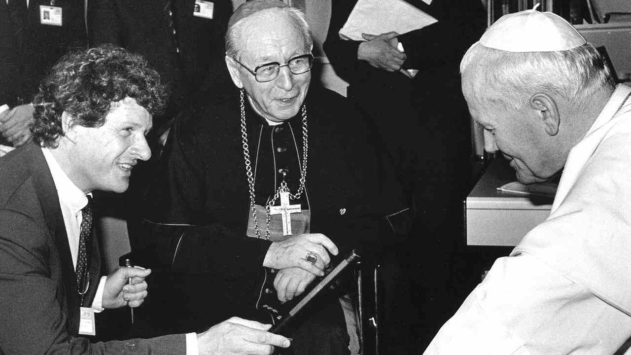 Willibrord Frequin interviewe le pape Jean-Paul II pour Focus en 1985.