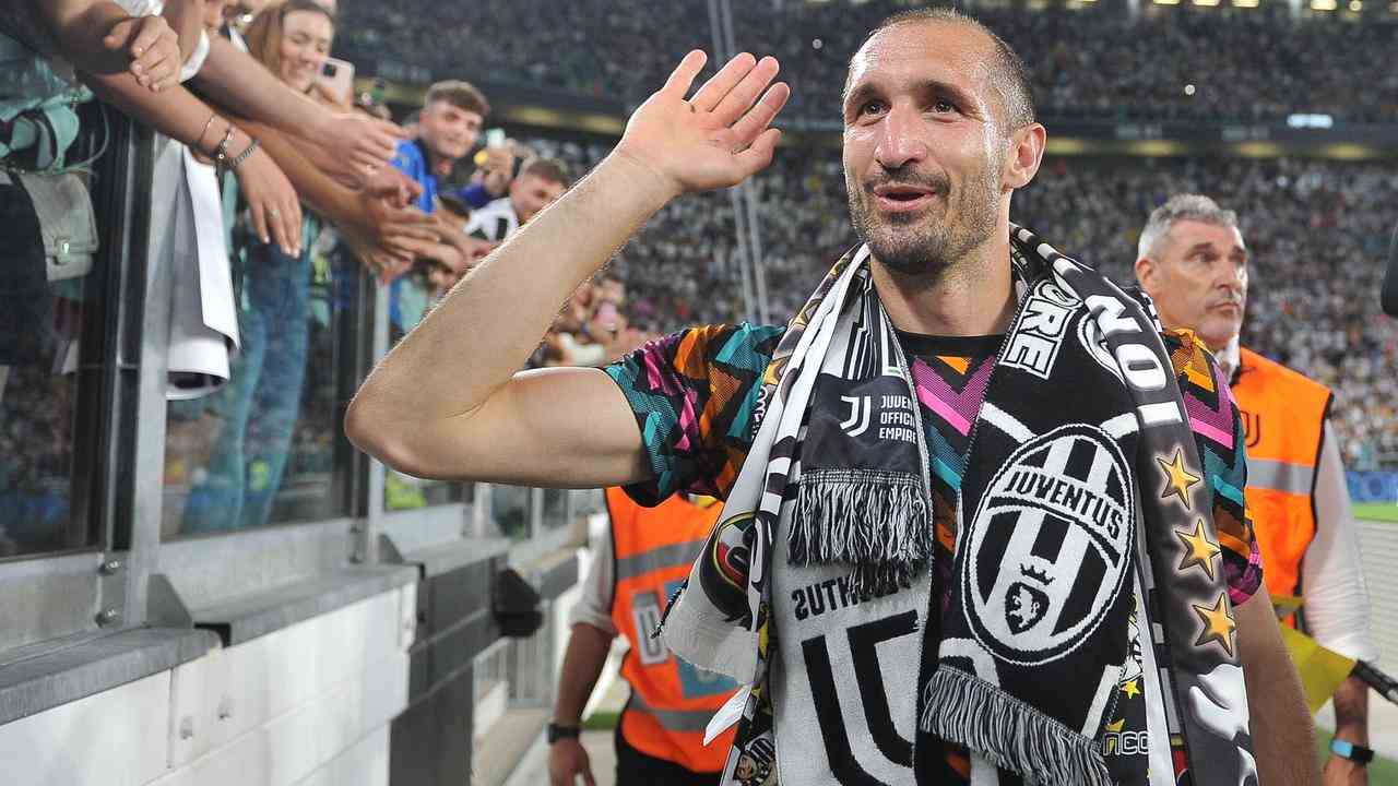 A la Juventus, Giorgio Chiellini a obtenu un changement public à la dix-huitième minute.