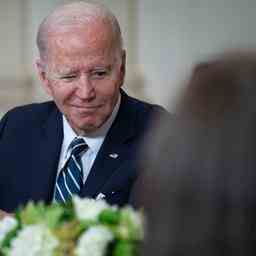 Biden remercie les reporters de guerre ukrainiens lors du diner