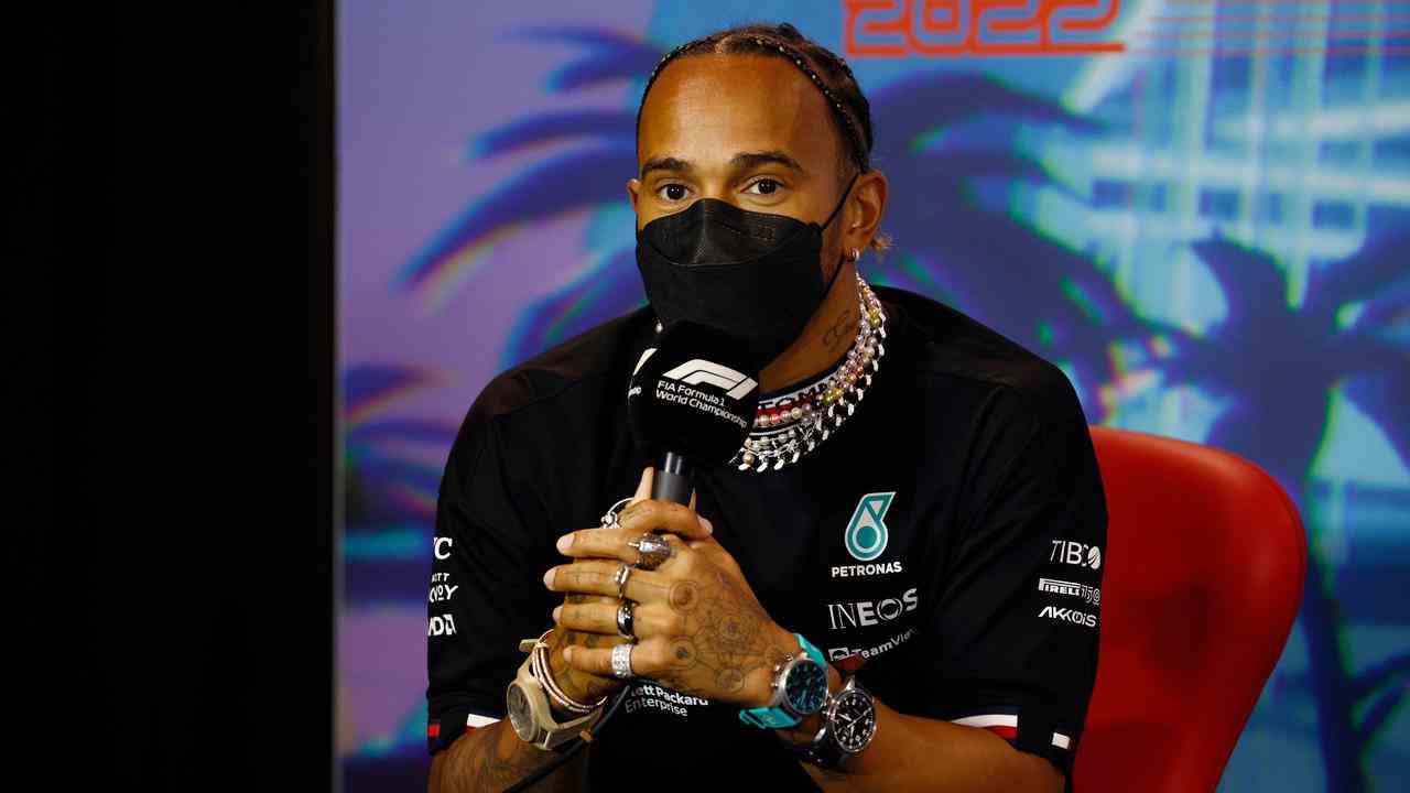 Lewis Hamilton est apparu il n'y a pas si longtemps - consciemment - avec de nombreuses montres lors d'une conférence de presse.