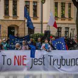 Le parlement polonais adopte une loi demantelement tres controversee de