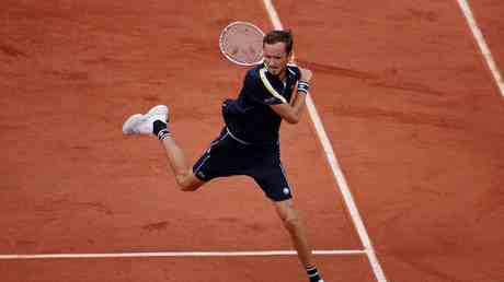 Le patron du tennis revele si Medvedev jouera Roland Garros —