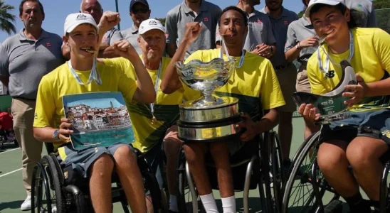 Lequipe australienne junior de tennis en fauteuil roulant remporte le.webp