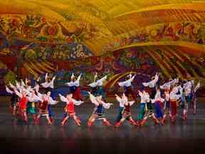 Les danseurs ukrainiens arrivent a Regina avec un but supplementaire