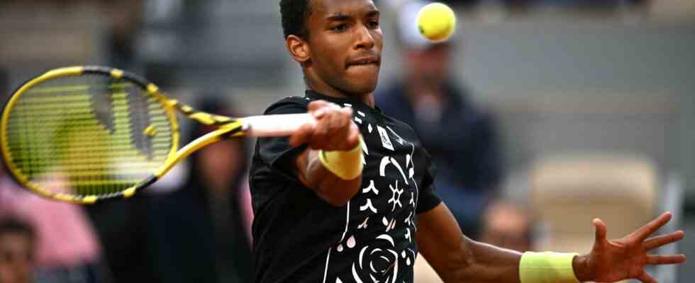 Nadal se fraye un chemin devant Auger Aliassime en cinq sets