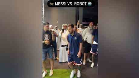 Penalty de Messi sauve par le gardien robot VIDEO —