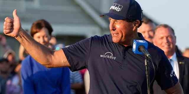 Phil Mickelson se retire du championnat PGA au milieu de