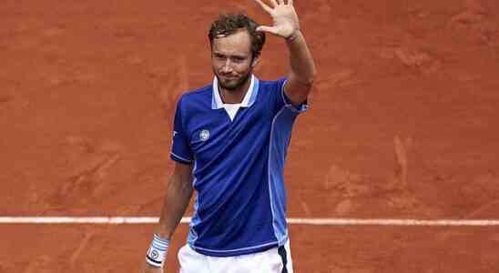 Roland Garros accueille Daniil Medvedev a bras ouverts alors quil