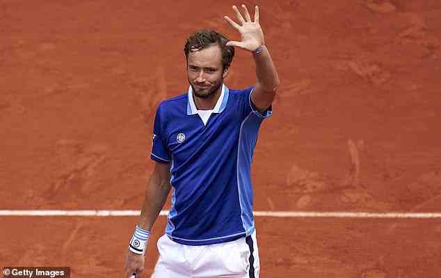 Roland Garros accueille Daniil Medvedev a bras ouverts alors quil