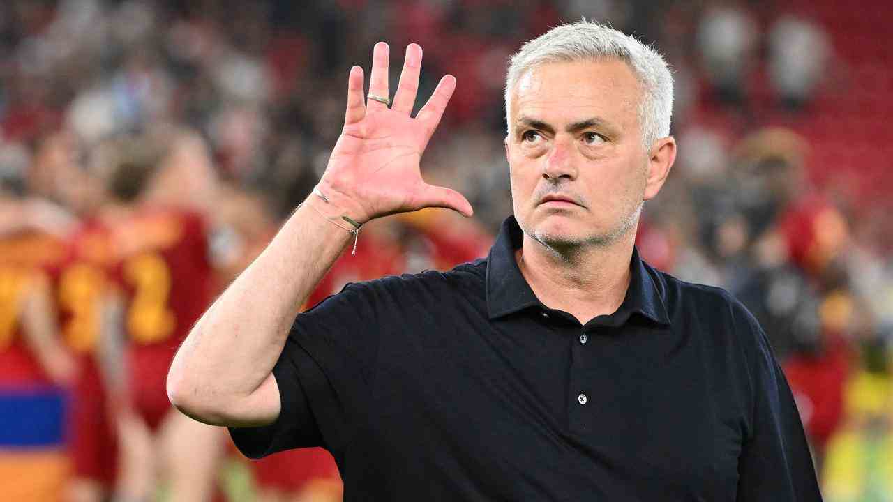 Jose Mourinho veut le savoir : il a remporté cinq premiers prix européens en tant qu'entraîneur.