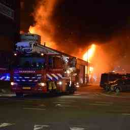 Tres grand incendie dans les locaux commerciaux de Rijswijk hotel