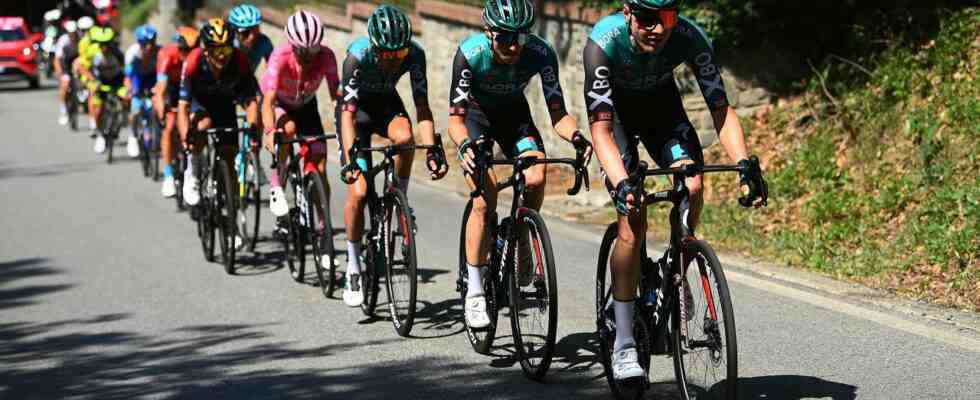 Yates remporte une etape difficile en cote du Giro dItalia