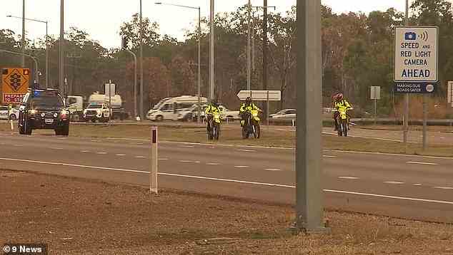 Jeudi, le sergent principal de la police des NT, Paul Morrissey, a confirmé qu'un homme de 23 ans et une femme de 50 ans avaient été arrêtés mercredi soir après une collision impliquant une voiture et un piéton lundi soir.