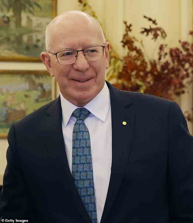 Le gouverneur général australien David Hurley (ci-dessus) a également fait rire la reine en se rappelant avoir visité les chambres du Parlement de Canberra il y a 34 ans et s'être demandé 