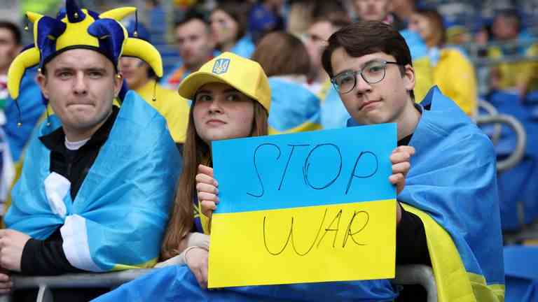 Supporters ukrainiens au Cardiff City Stadium