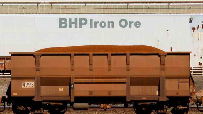 Photo d'archive de minerai de fer sur un train BHP Billiton 