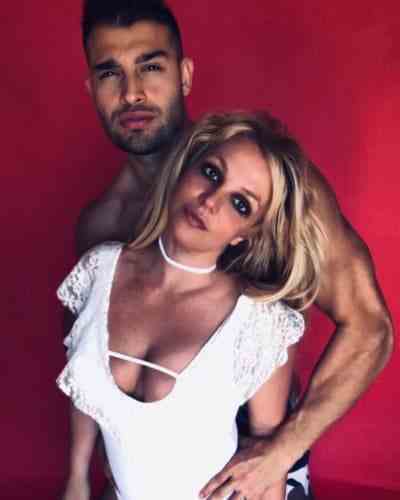 Britney Spears et Sam Asghari en rouge