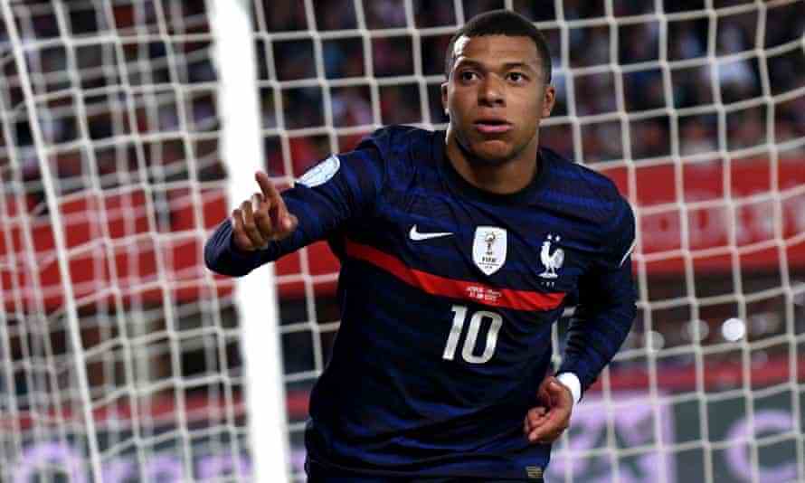 Kylian Mbappé célèbre son but face à l'Autriche