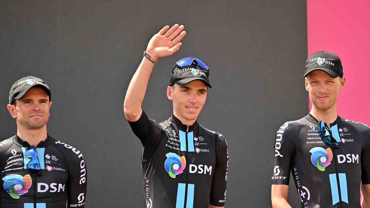 Romain Bardet (au centre) a terminé deux fois sur le podium du Tour de France.