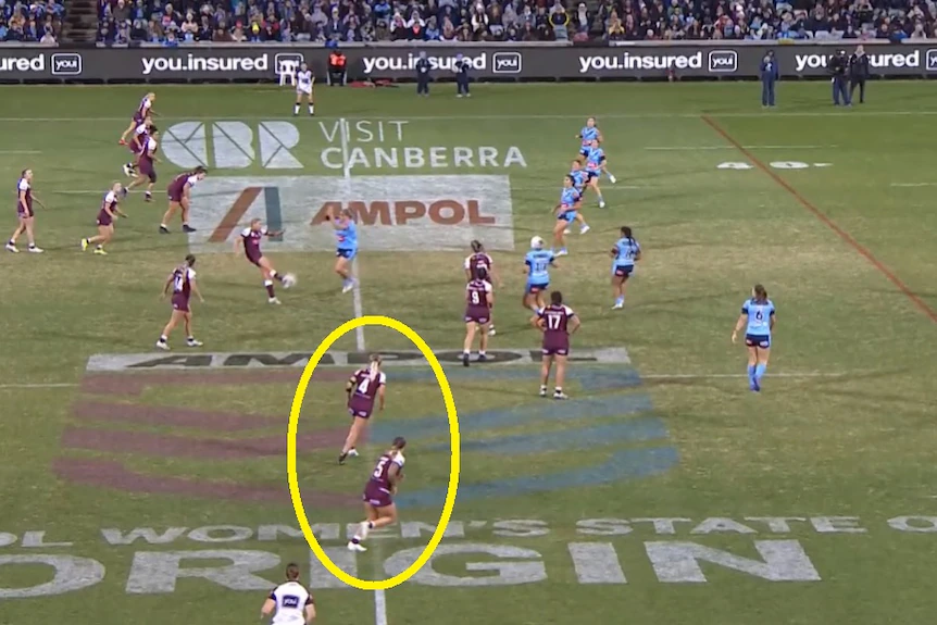 Une capture d'écran d'un moment d'un match de ligue de rugby entre la Nouvelle-Galles du Sud et le Queensland.