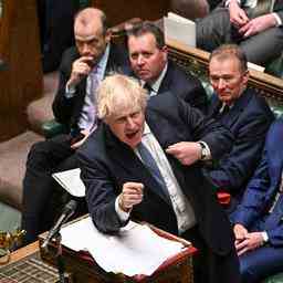 Johnson fortement critique pourrait rester Premier ministre de son propre