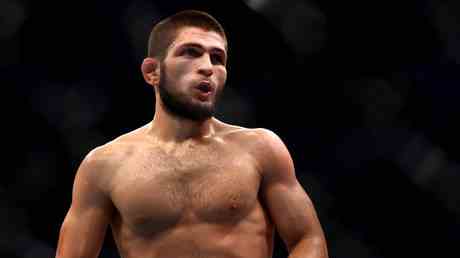 Khabib terminerait le roi des poids moyens de lUFC en