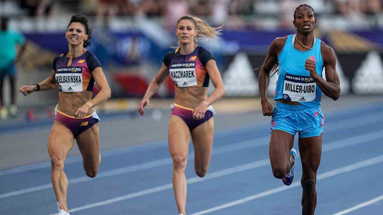 Shaunae Miller-Uibo (à droite) a remporté le 400 m à Paris.