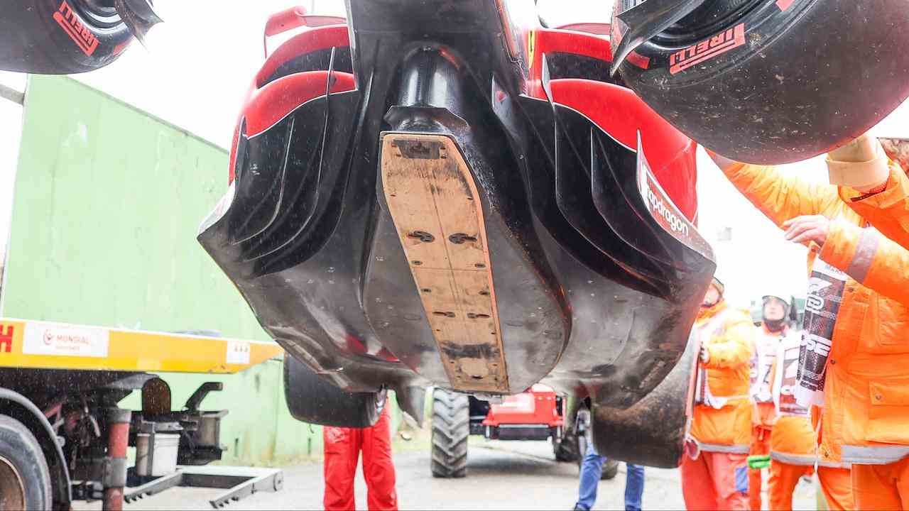 Il y a une planche de bois dans chaque plancher de Formule 1, qui ne doit pas trop s'user.