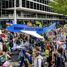 La marche pacifique pour le climat a Rotterdam moins frequentee