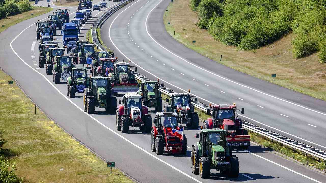 Parfois, les agriculteurs occupaient les deux voies, gênant gravement le reste de la circulation.