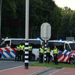 La police ferme la route dacces a Apeldoorn pour une