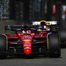 La retraite de Leclerc a Bakou donne a Verstappen une