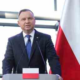 Le president polonais Duda sen prend aux dirigeants qui parlent