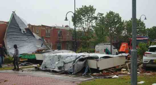 Morts et une dizaine de blesses par une tempete au dessus