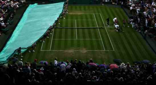 Nadal remporte un match interrompu par la pluie et atteint