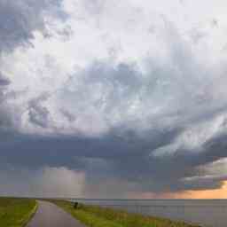 Previsions meteo Journee nuageuse avec des averses regulieres et
