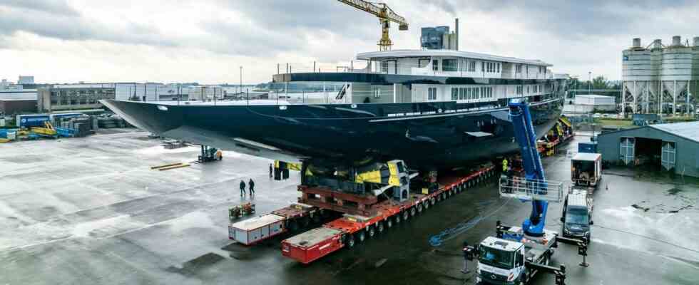 Rotterdam Hef ne se separe pas pour le yacht Bezos