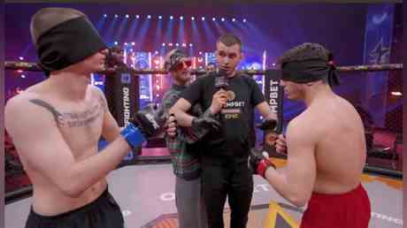 Un combat MMA aux yeux bandes bizarre devient viral VIDEO