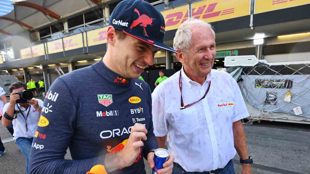 Verstappen s'amuse avec le PDG de Red Bull, Helmut Marko
