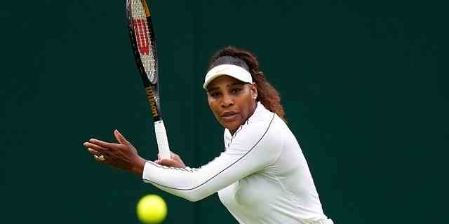 Wimbledon 2022 Serena Williams sentraine sur le court central