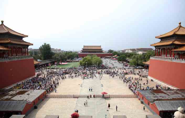 BEIJING, CHINE - 7 juillet : les touristes visitent la Cité Interdite le 7 juillet 2019 à Pékin, en Chine.  / Source : Visual China Group via Getty Images/Visual China Group via Getty Images
